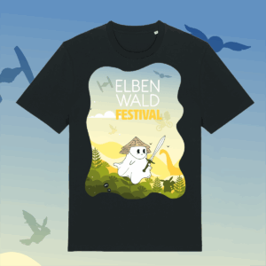 Ghost Line Up T-Shirt - Elbenwald Festival 2026 T-Shirt mit dem Aufdruck "Elbenwald Festival", das einen niedlichen Geist mit Schwert und Hut in einer fantasievollen Landschaft zeigt. Ideal für Fans von Musik und Nerd-Kultur. Perfekt für das Elbenwald Festival und als Merchandise für die Veranstaltung.